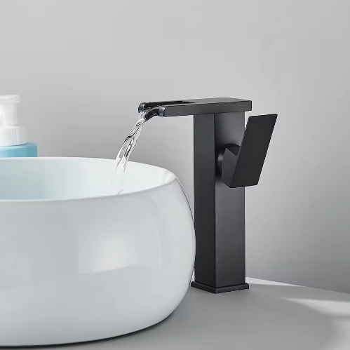 LED Badkamer Wastafelkraan Messing – Waterval Mengkraan Warm en Koud met Enkele Hendel