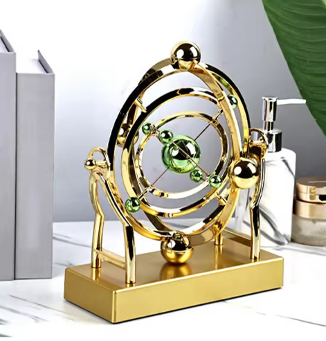 Kinetische Bureau Sculptuur – Hemelse Baan Slinger met Permanente Beweging, Astronomisch Decor