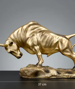 Golden Bull Standbeeld – Bureau Decoratie voor Rijkdom en Succes