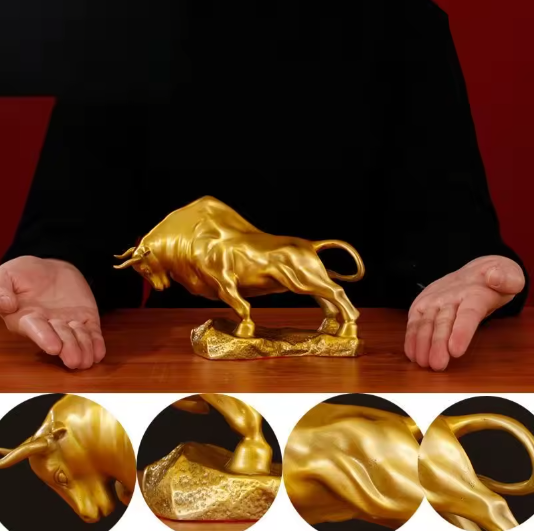 Golden Bull Standbeeld – Bureau Decoratie voor Rijkdom en Succes