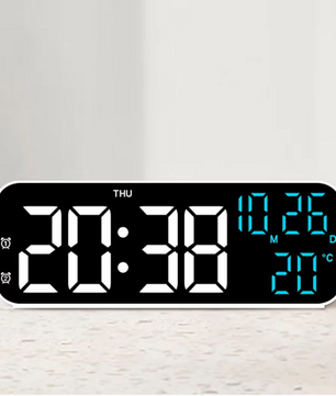 Digitale LED Wekker met Temperatuur, Datum en Spraakbesturing – Nachtmodus en Dubbel Alarm