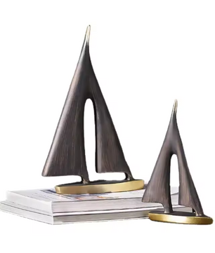 Gladde Zeilboot Ornament van Hars – Maritieme Woondecoratie voor Woonkamer en Bureau