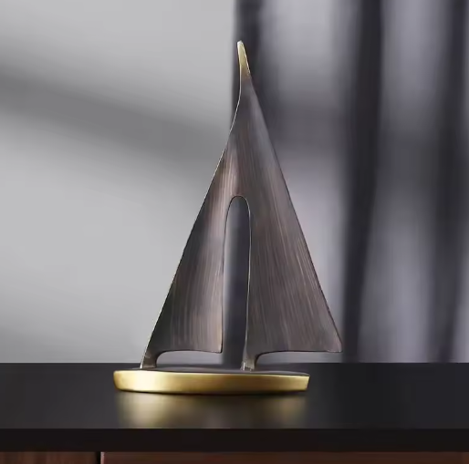 Gladde Zeilboot Ornament van Hars – Maritieme Woondecoratie voor Woonkamer en Bureau
