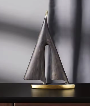 Gladde Zeilboot Ornament van Hars – Maritieme Woondecoratie voor Woonkamer en Bureau