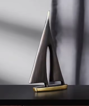Gladde Zeilboot Ornament van Hars – Maritieme Woondecoratie voor Woonkamer en Bureau