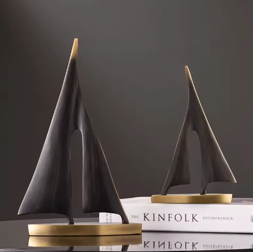 Gladde Zeilboot Ornament van Hars – Maritieme Woondecoratie voor Woonkamer en Bureau