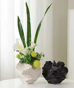 Minimalistische Keramische Koraal Vaas – Scandinavische Decoratieve Bloemenvaas voor Woonkamer, Kantoor en Tafel