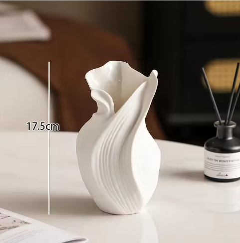 Scandinavische Keramische Vaas 17,5 cm – Abstract Gras Design Decoratieve Bloemenvaas voor Woonkamer en Bureau