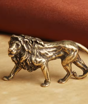 Messing Leeuw Miniatuur Beeldje – Decoratieve Koper Sculptuur voor Bureau en Interieur