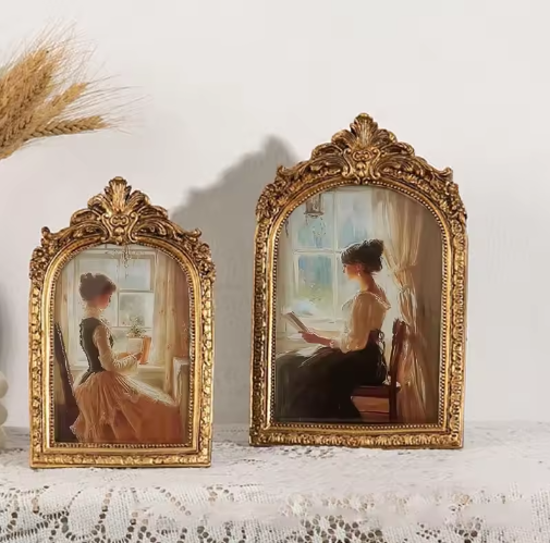 Antieke Boogvormige Fotolijst – Goud Gesneden Reliëf, Klassieke Hars Fotolijst voor Tafel of Muur