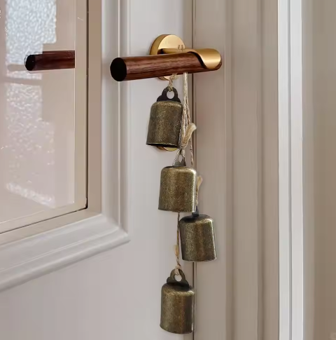 Rustieke Kerstklokken Decoratie – IJzeren Windgong met 4 Bellen voor Binnen en Buiten