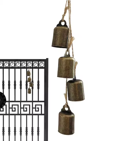 Rustieke Kerstklokken Decoratie – IJzeren Windgong met 4 Bellen voor Binnen en Buiten