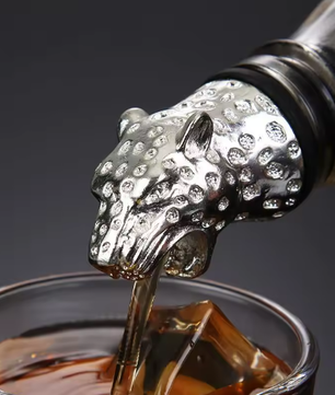 Retro Wijnschenker met Flessenstop – RVS Schenktuit en Zinklegering Wijnbeluchter