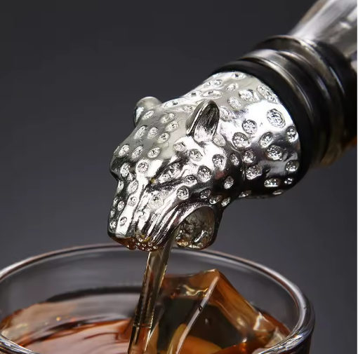 Retro Wijnschenker met Flessenstop – RVS Schenktuit en Zinklegering Wijnbeluchter