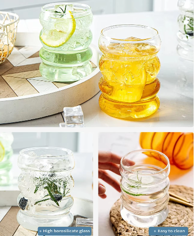 Set van 4 Geribbelde Glazen Drinkglazen met Rietjes – Vintage Koffiemokken van Borosilicaatglas