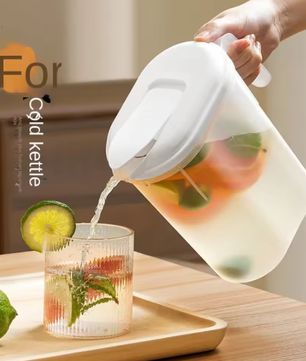 Koelkast Waterkan met Filterdeksel – Kunststof Sapkan 1,5L met Handvat