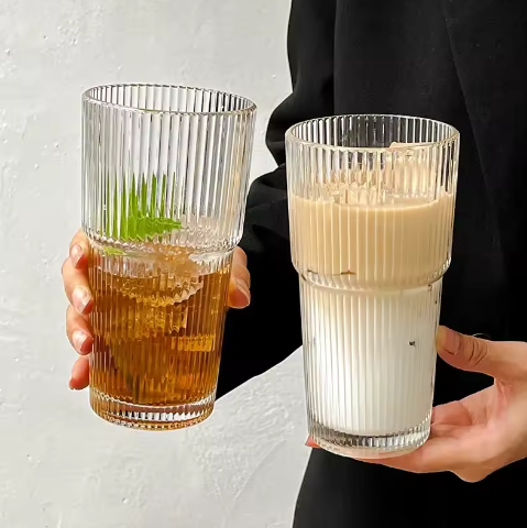 Gestreepte Glazen Drinkbeker met Deksel en Rietje – 600 ml Koffie- en Sapglas