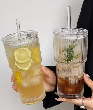 Gestreepte Glazen Drinkbeker met Deksel en Rietje – 600 ml Koffie- en Sapglas