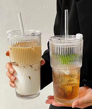 Gestreepte Glazen Drinkbeker met Deksel en Rietje – 600 ml Koffie- en Sapglas