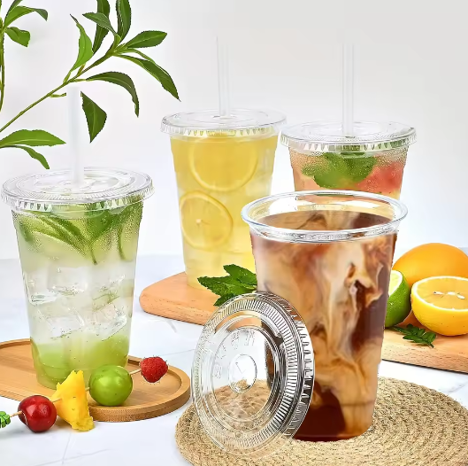 Set van 50 Wegwerp Plastic Bekers met Deksels – 12/16 oz Bekers voor IJskoffie, Smoothies en Koude Drankjes