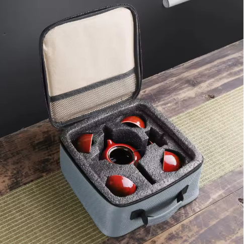 Draagbare Kung Fu Theeset met Reistas – Porseleinen Theepot en 4 Theekopjes