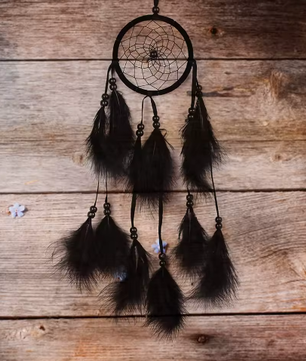 Handgemaakte Dromenvanger met Veren en Kralen – Decoratieve Wandhanger voor Slaapkamer en Interieur