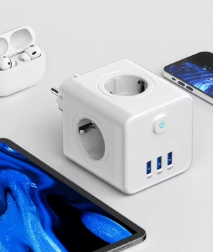 Stekkerdoos Kubus met 4 Stopcontacten en 3 USB Snelladen