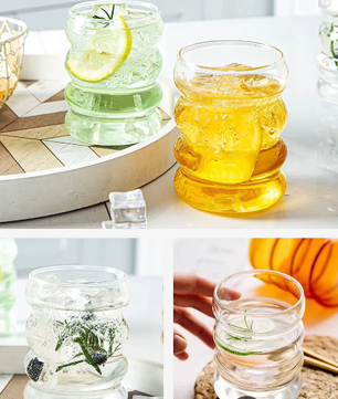 Set van 4 Geribbelde Glazen Drinkglazen met Rietjes – Vintage Koffiemokken van Borosilicaatglas