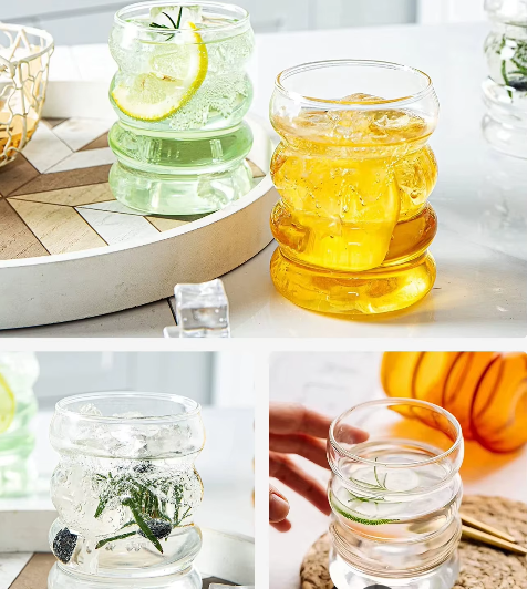 Set van 4 Geribbelde Glazen Drinkglazen met Rietjes – Vintage Koffiemokken van Borosilicaatglas