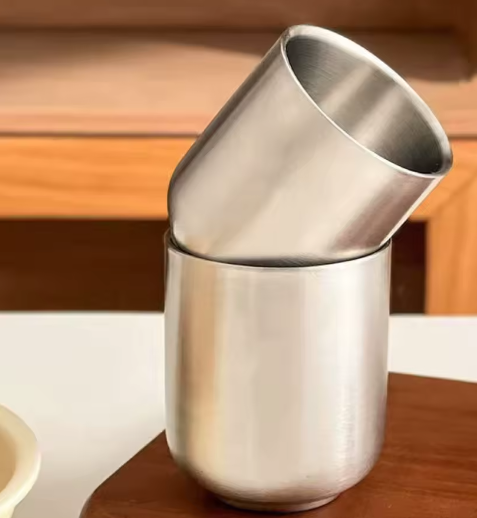 Set van 2 Dubbelwandige RVS Mokken 280 ml – Geïsoleerde Metalen Drinkbekers voor Thuis, Restaurant en Camping