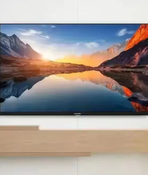 32 Inch Smart TV met Google TV – Compact Design, Dolby Audio en Kleurrijk LED Scherm