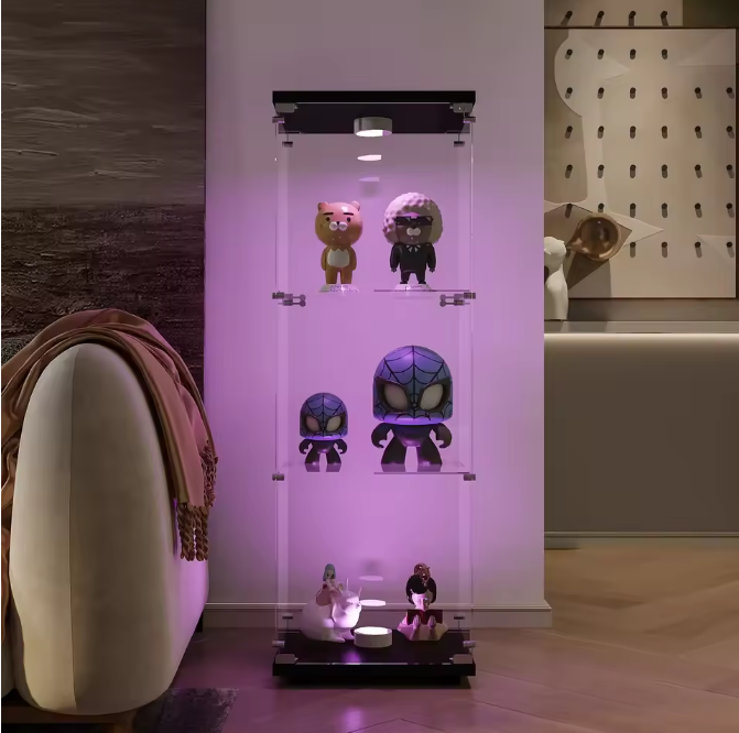 Drielaagse Glazen Vitrinekast met LED – Zwart en Modern