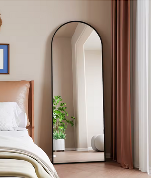 Boogvormige Volledige Lengte Spiegel – Zwart Aluminium Frame en Verstelbare Standaard