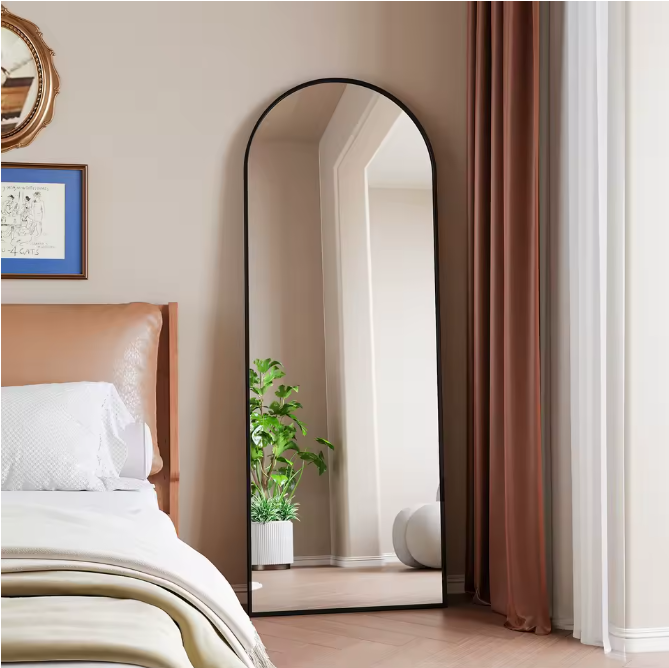 Boogvormige Volledige Lengte Spiegel – Zwart Aluminium Frame en Verstelbare Standaard