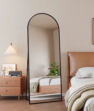 Boogvormige Volledige Lengte Spiegel – Zwart Aluminium Frame en Verstelbare Standaard