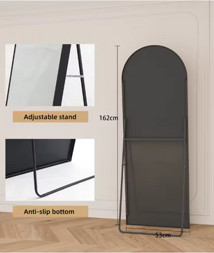 Boogvormige Volledige Lengte Spiegel – Zwart Aluminium Frame en Verstelbare Standaard