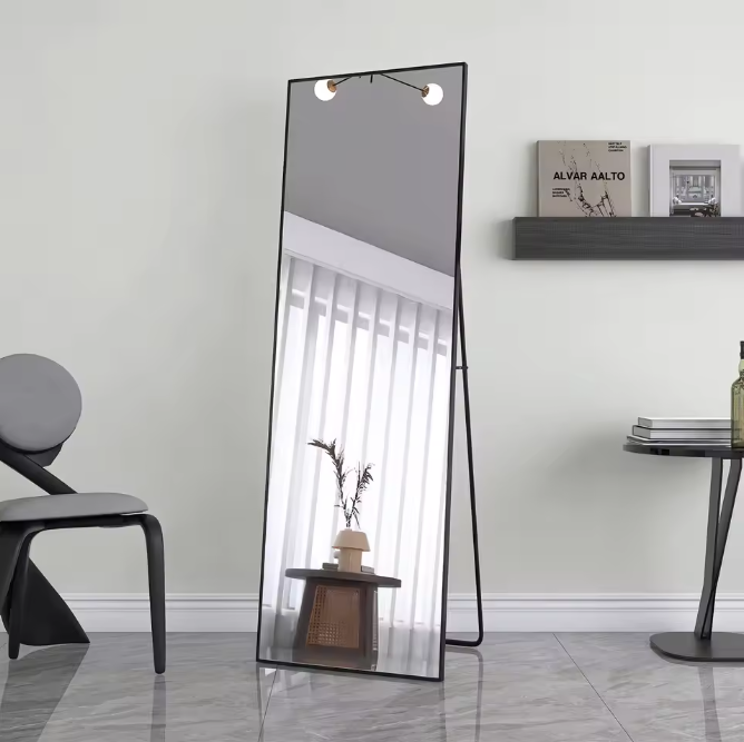 Gebogen Volledige Lengte Spiegel – Goudkleurig Aluminium Frame en Staand/Wandmodel