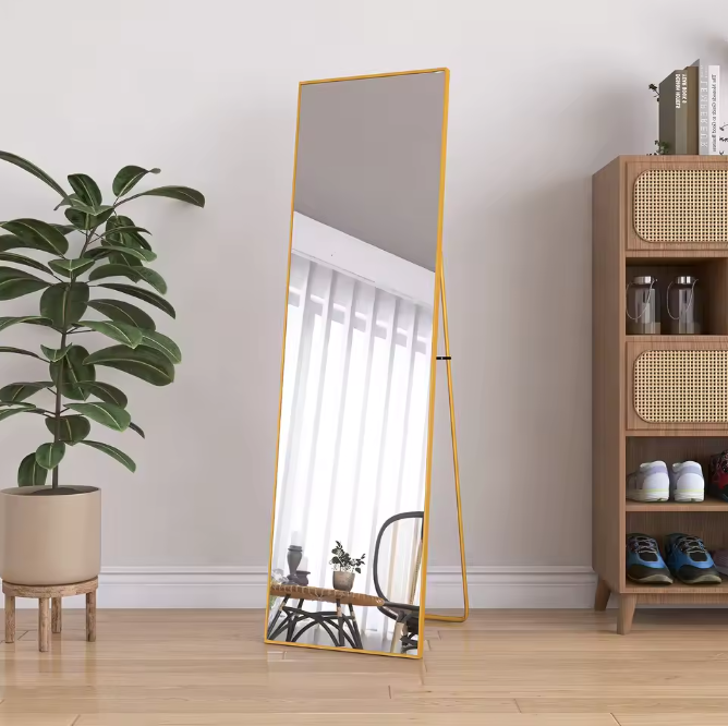 Gebogen Volledige Lengte Spiegel – Goudkleurig Aluminium Frame en Staand/Wandmodel