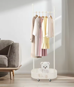 Witte Vrijstaande Kapstok met Mand – Met Wielen en Opbergruimte