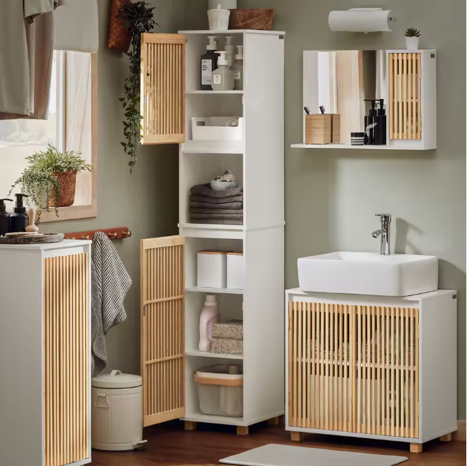 Hoge Smalle Badkamerkast met Open Vak en Bamboe Deuren