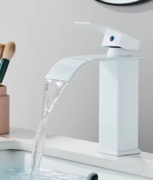 Enkele Handgreep Waterval Wastafelkraan – Mat Zwart, Warm en Koud
