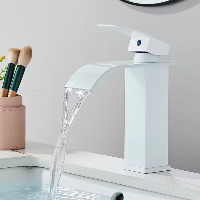 Enkele Handgreep Waterval Wastafelkraan – Mat Zwart, Warm en Koud