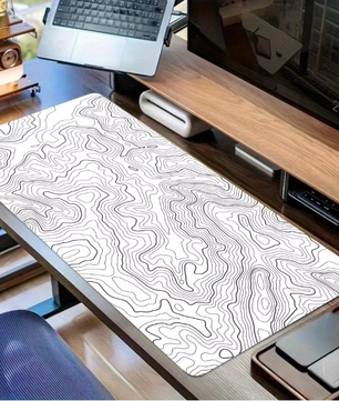 Zwart-witte Topografische Kaart Muismat XXL – Grote Gaming en Bureau Onderlegger met Antislip Rubberen Basis