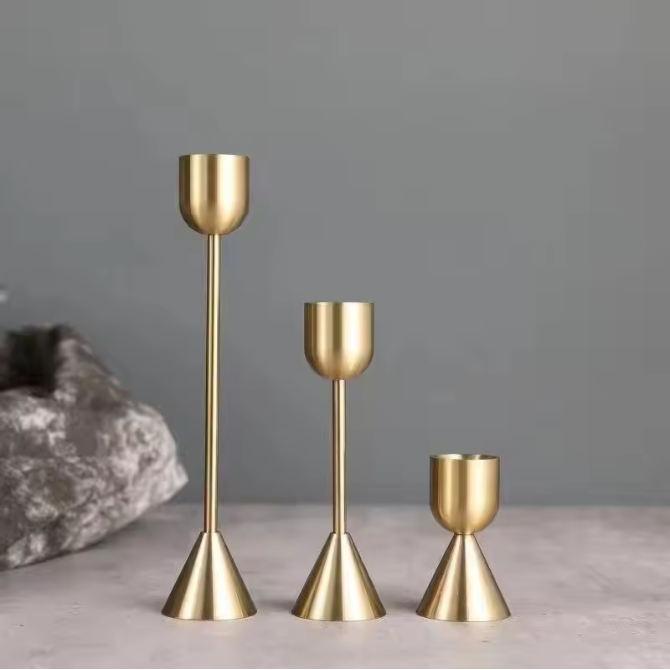 Luxe Gouden Metalen Kandelaar – Elegante Tafelkandelaar voor Bruiloft en Woondecoratie