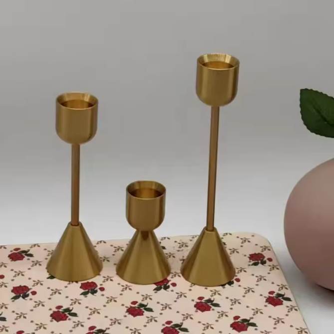 Luxe Gouden Metalen Kandelaar – Elegante Tafelkandelaar voor Bruiloft en Woondecoratie