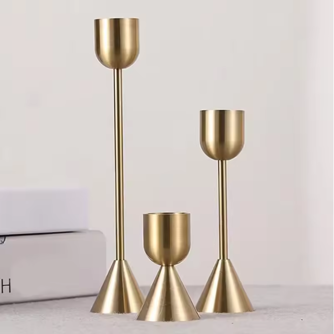 Luxe Gouden Metalen Kandelaar – Elegante Tafelkandelaar voor Bruiloft en Woondecoratie