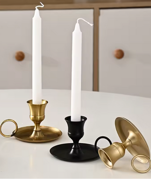 Metalen Kaarshouder met Handvat – Decoratieve Tafelkandelaar voor Woondecoratie