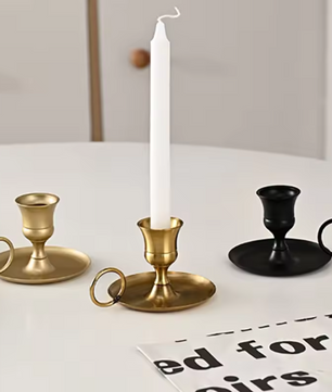 Metalen Kaarshouder met Handvat – Decoratieve Tafelkandelaar voor Woondecoratie