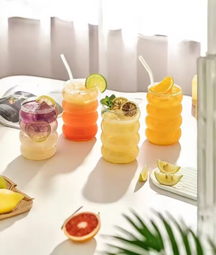 Set van 4 Geribbelde Glazen Bekers met Rietjes – Creatieve Drinkglazen voor Koffie, Cocktails en Frisdrank