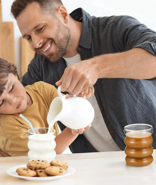 Set van 4 Vintage Geribbelde Glazen Bekers met Rietjes – Esthetische Drinkglazen voor Koffie, Sap en Cocktails
